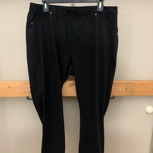 *2 for $10!* Black stretchy skinny jeans